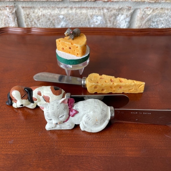 Vintage Green Flat wine Bottle Cheese Plates with Four Cheese Utensils. - Picture 5 of 10